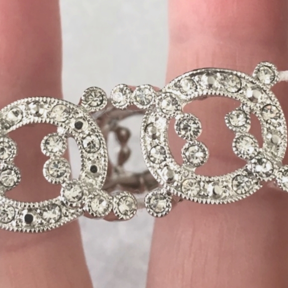 🩶🐈‍⬛🩶 Awesome Interlocking Circle Rhinestone Stretch Bracelet - Picture 2 of 5